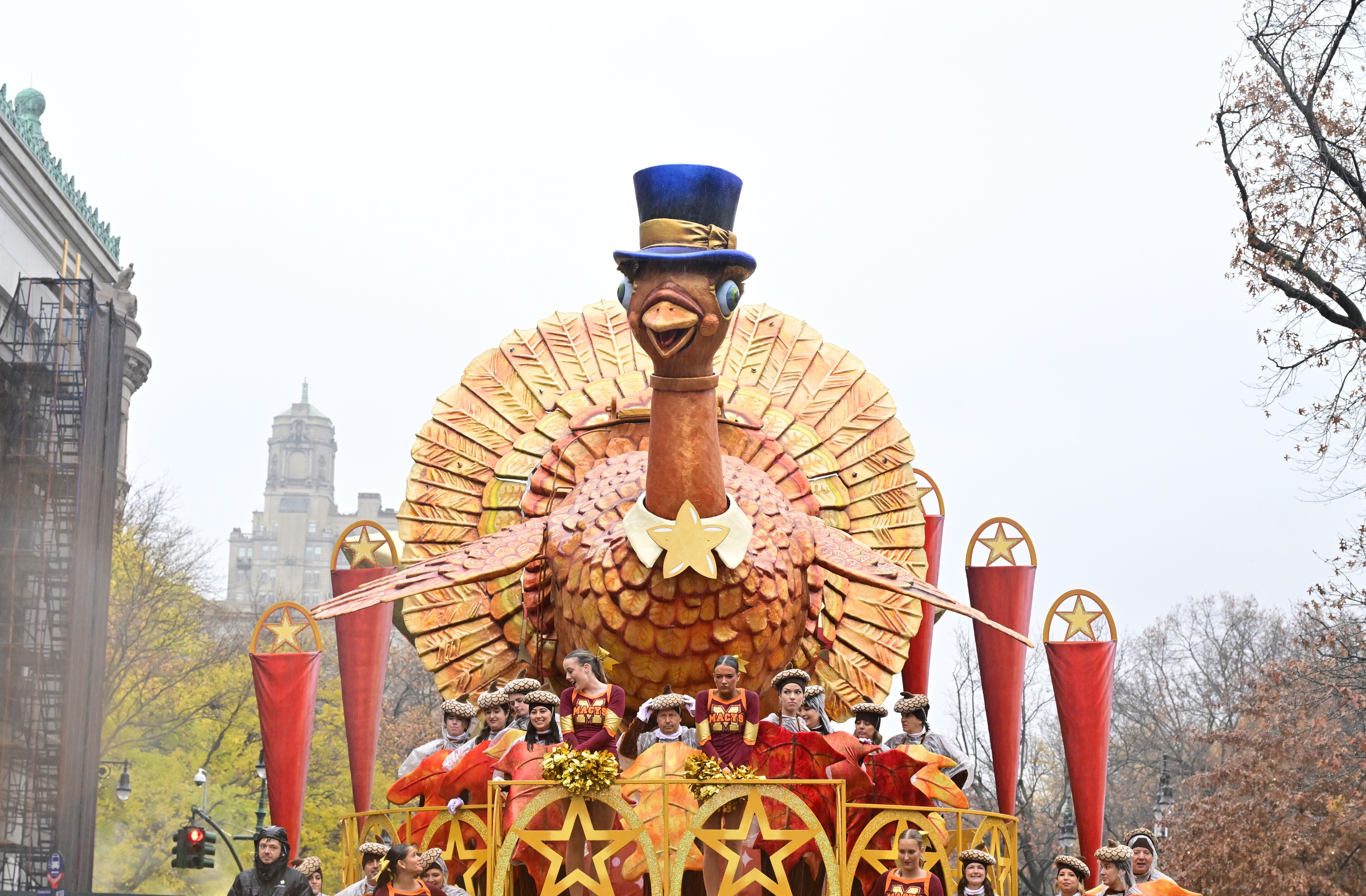 Tom Turkey opens the 98th Macy